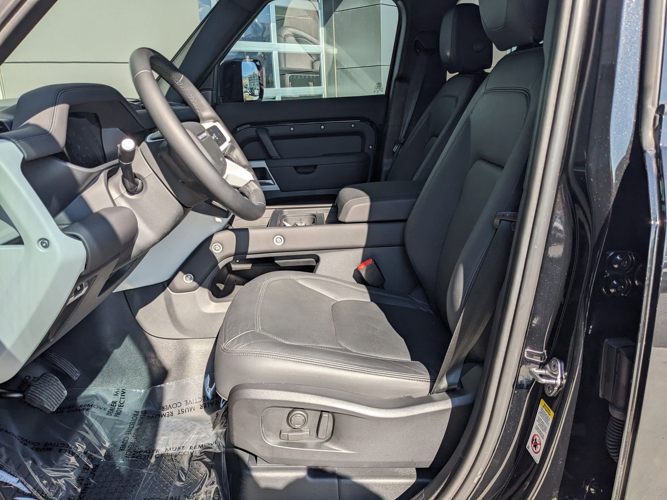 2024 Land Rover Defender 110 S photo 22