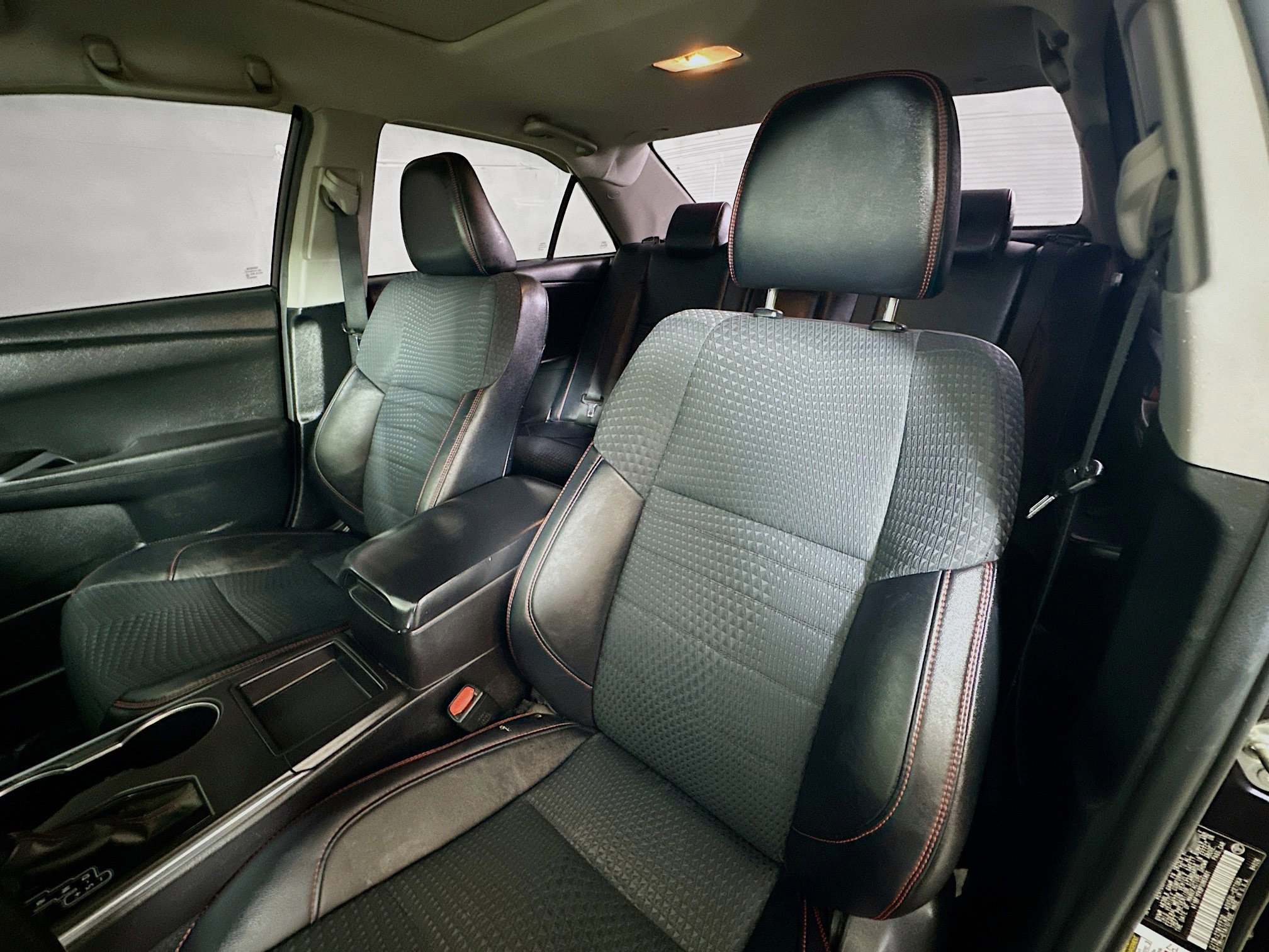 2015 Toyota Camry SE photo 18