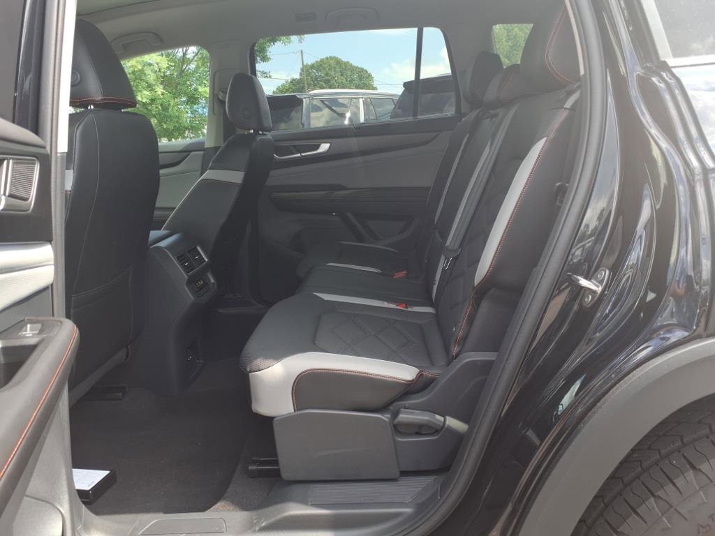 2024 Volkswagen Atlas Peak Edition SEL photo 22