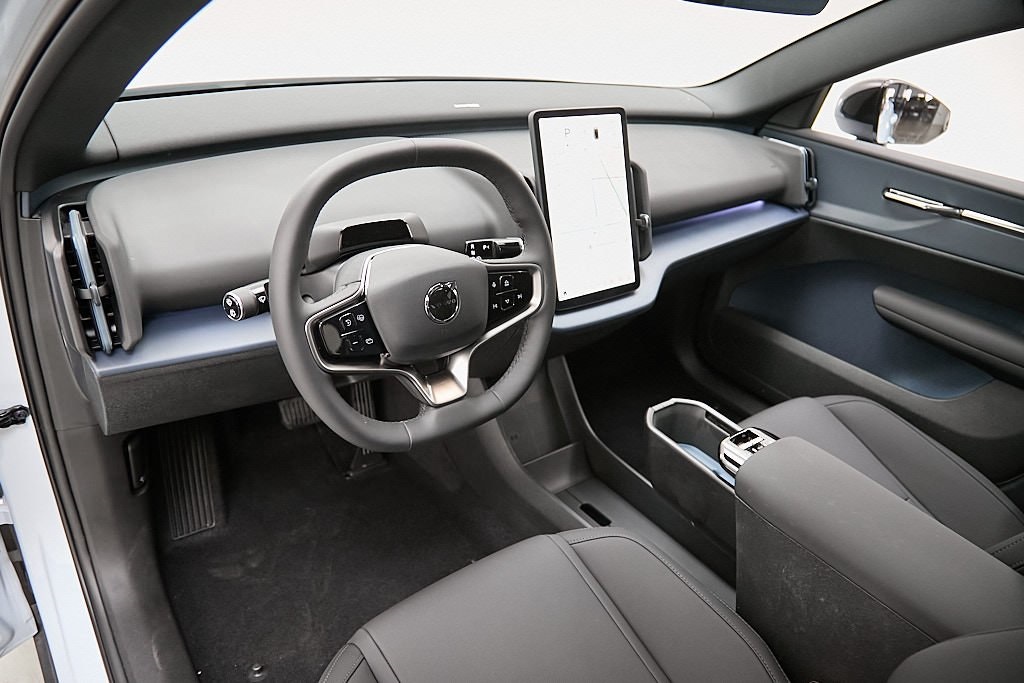 2025 VOLVO EX30 - Image 11