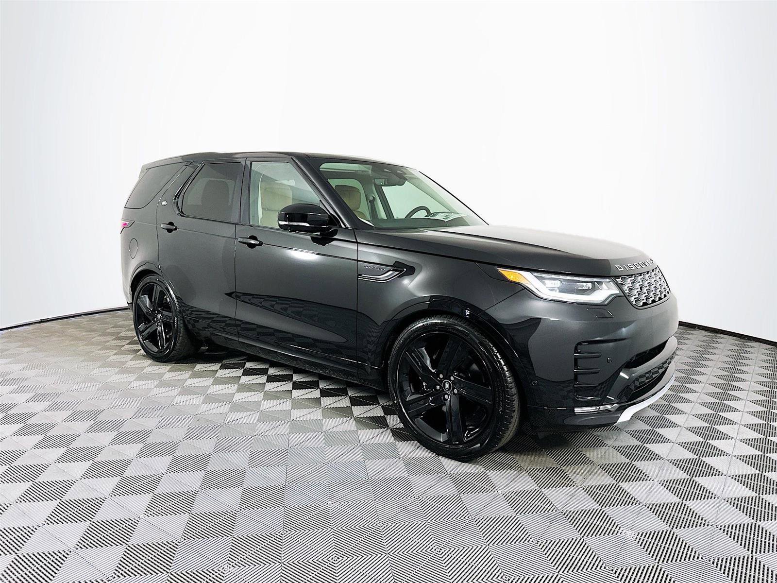 2025 Land Rover Discovery Metropolitan Edition photo 2