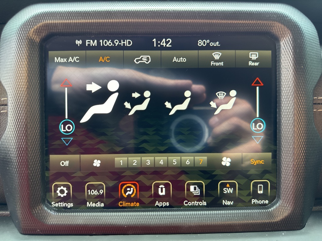 2018 Jeep Wrangler Unlimited Sahara photo 35