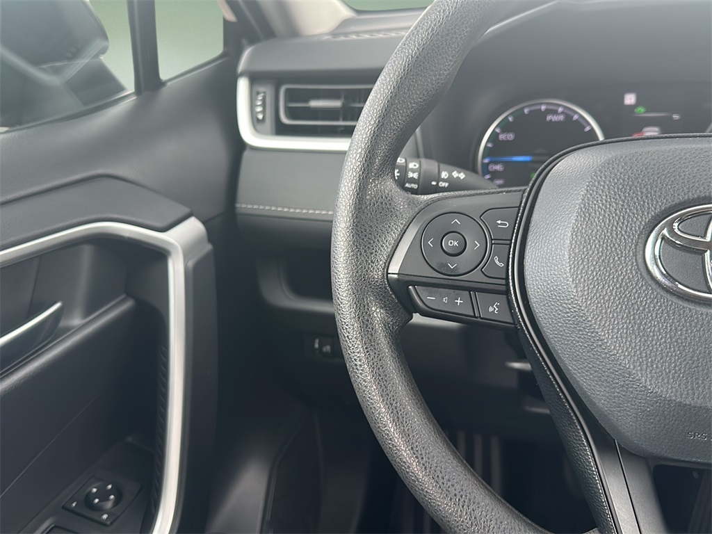 2021 Toyota RAV4 Hybrid XLE photo 11