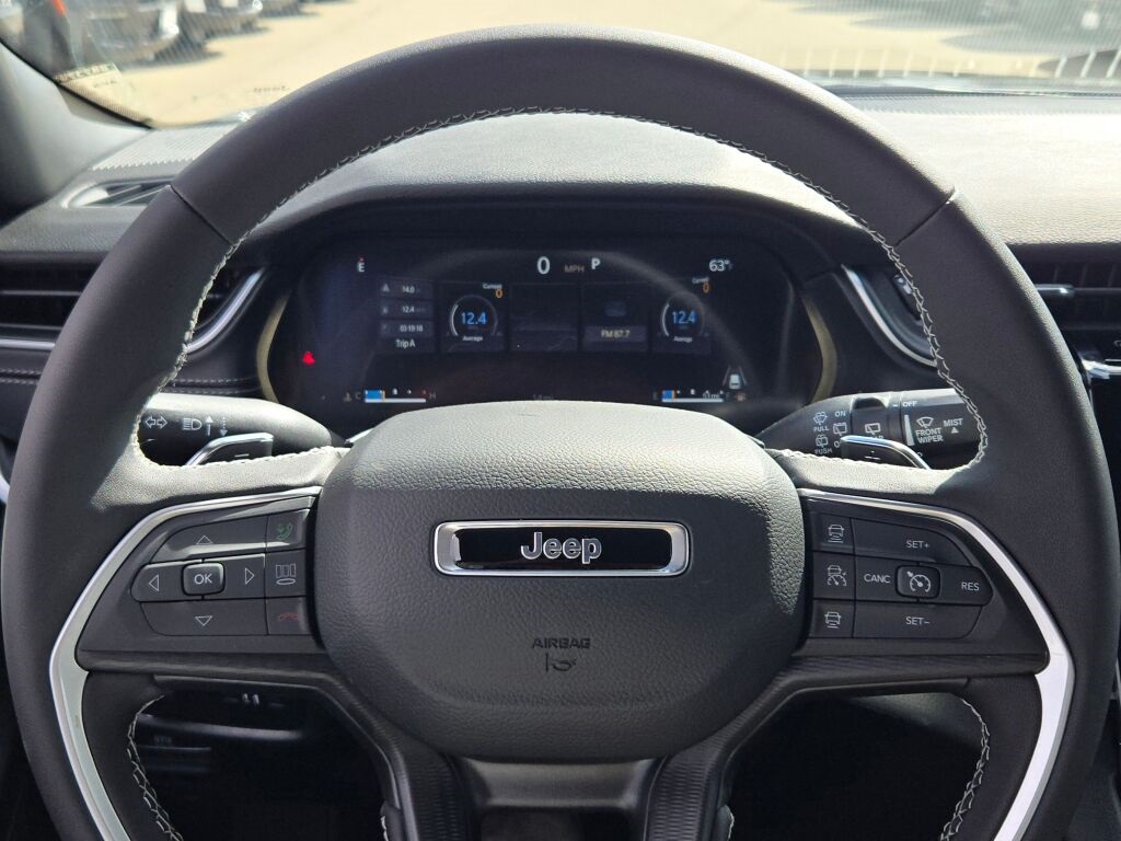 2025 Jeep Grand Cherokee Laredo photo 31