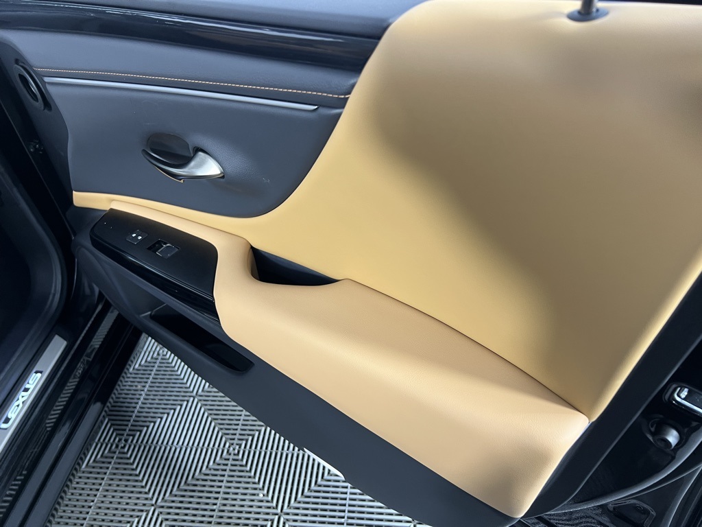 2025 Lexus ES 350 photo 26