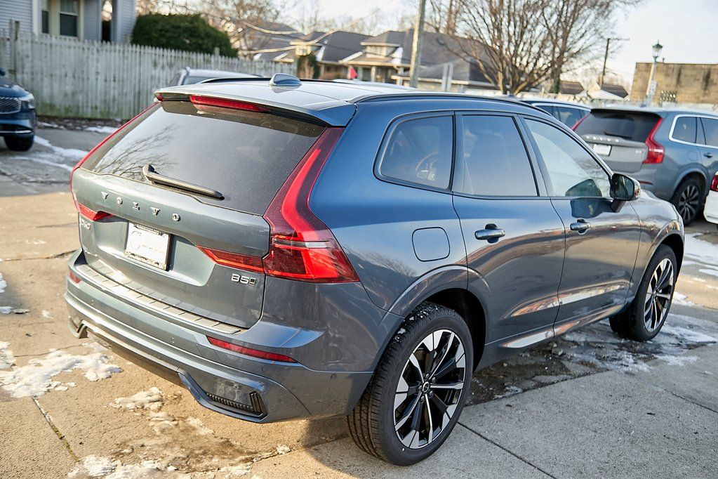 2026 VOLVO XC60 - Image 8
