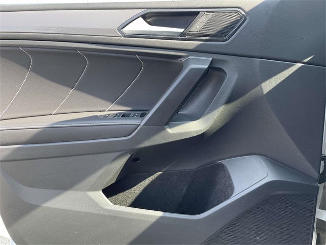 2022 Volkswagen Tiguan SE photo 25