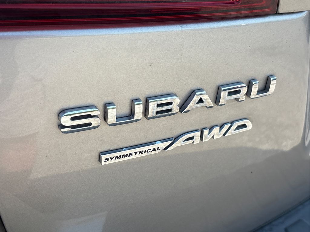 2019 Subaru Outback Premium photo 13