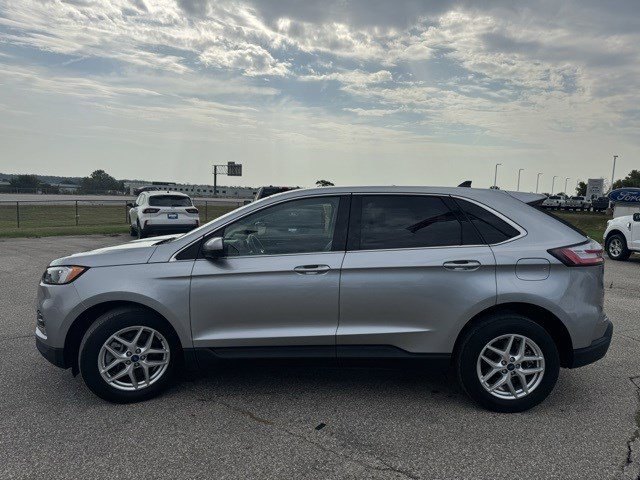 2022 Ford Edge SEL photo 4