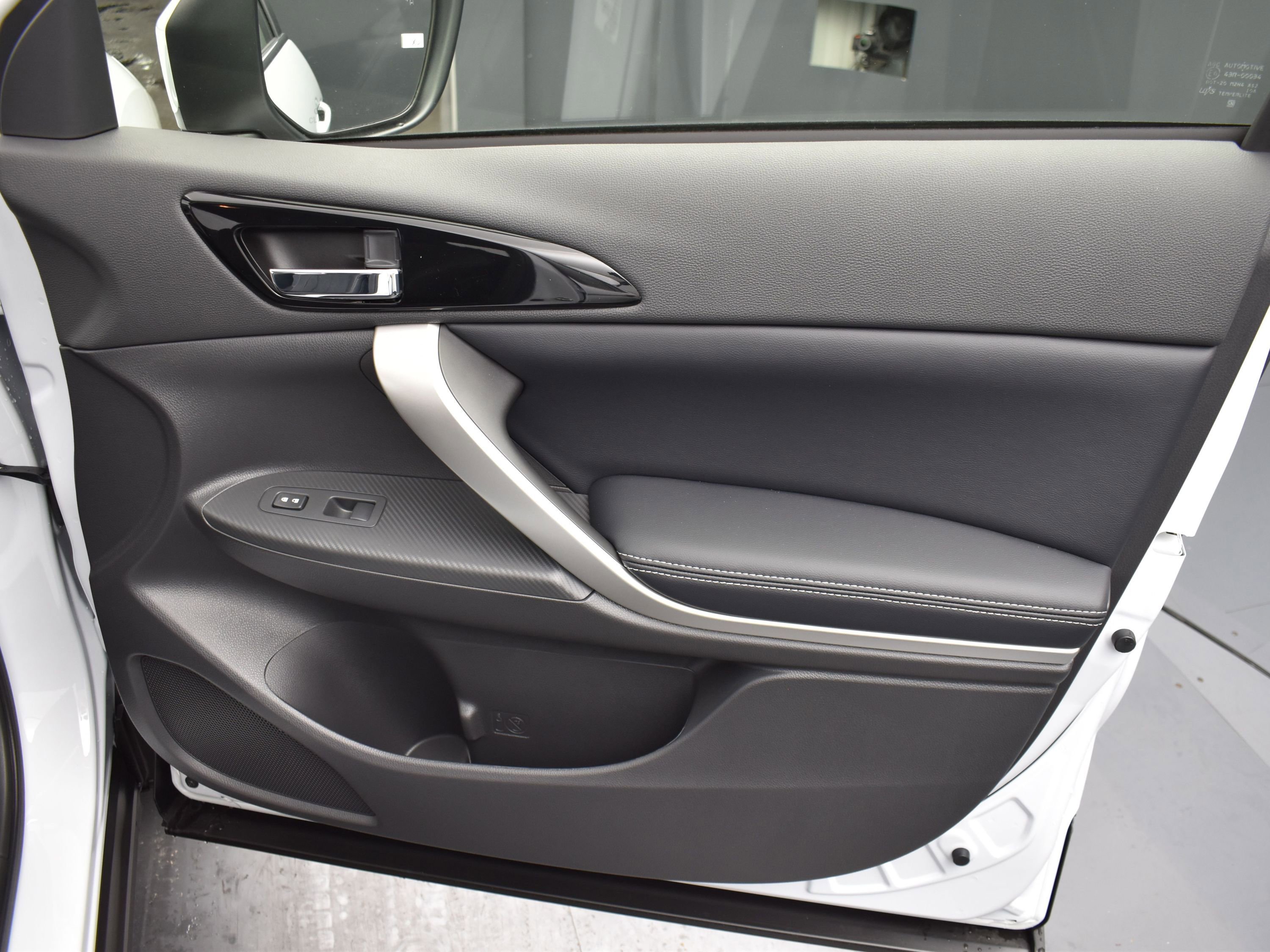 2026 Mitsubishi Eclipse Cross SE photo 4