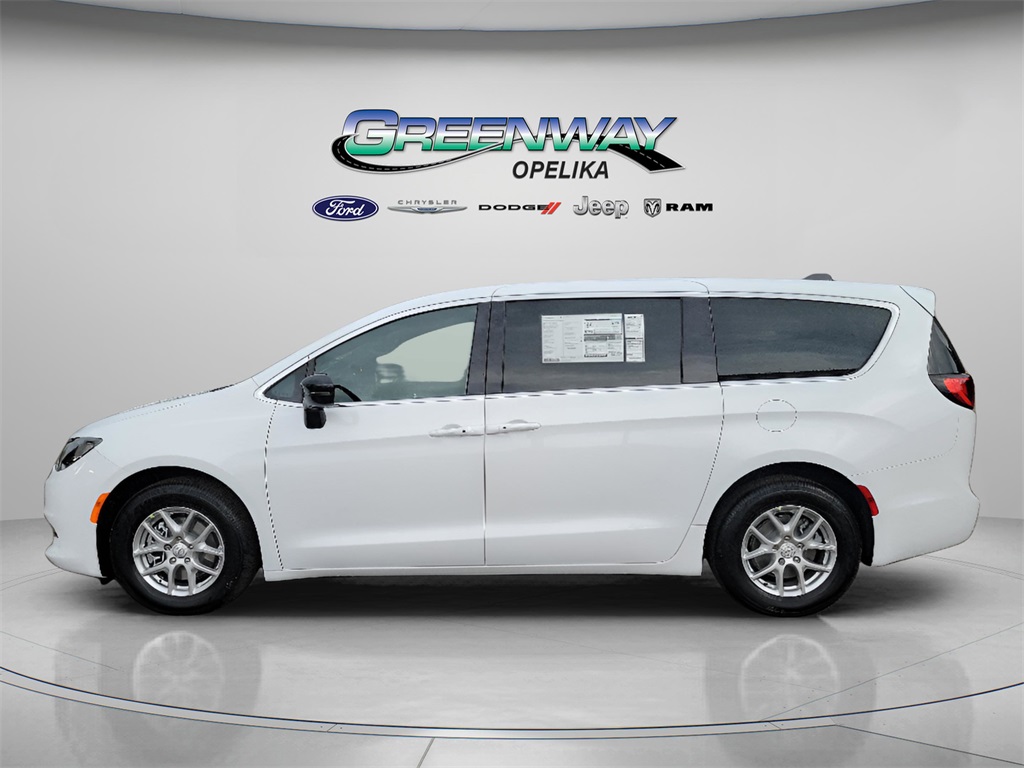 2026 Chrysler Voyager LX photo 4