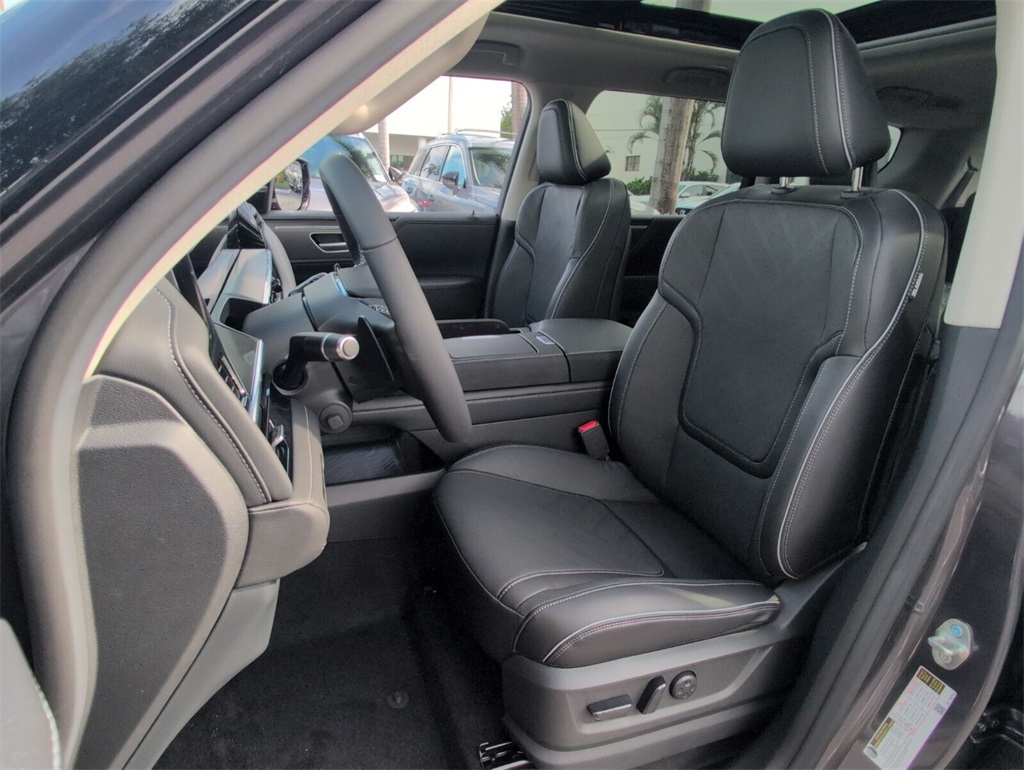 2026 Infiniti QX80 Luxe photo 5