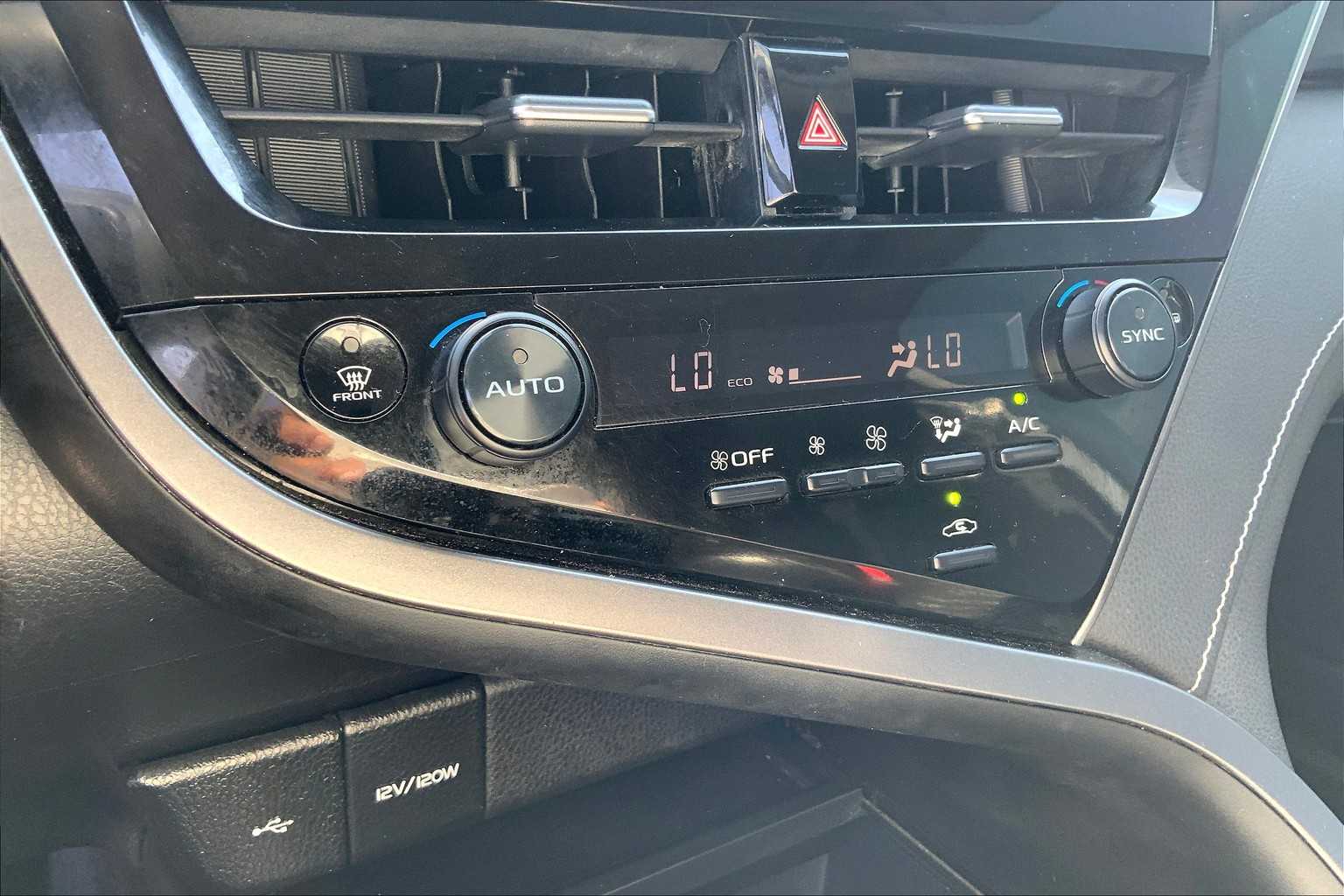 2022 Toyota Camry SE photo 30