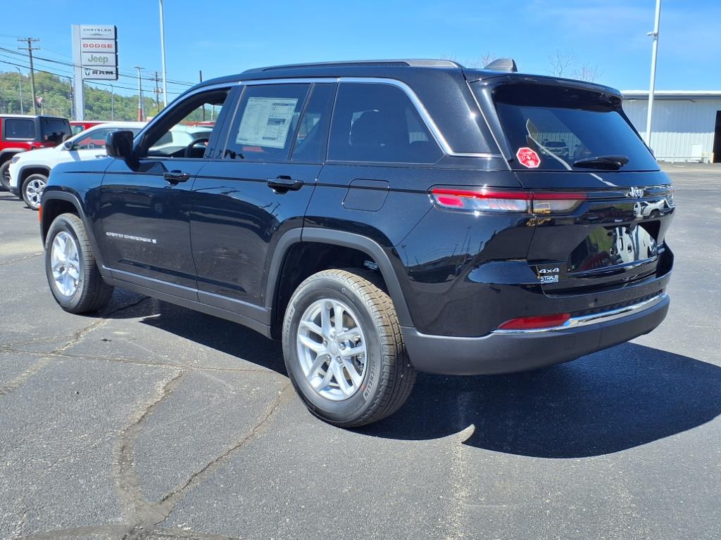 2025 Jeep Grand Cherokee Laredo X photo 3