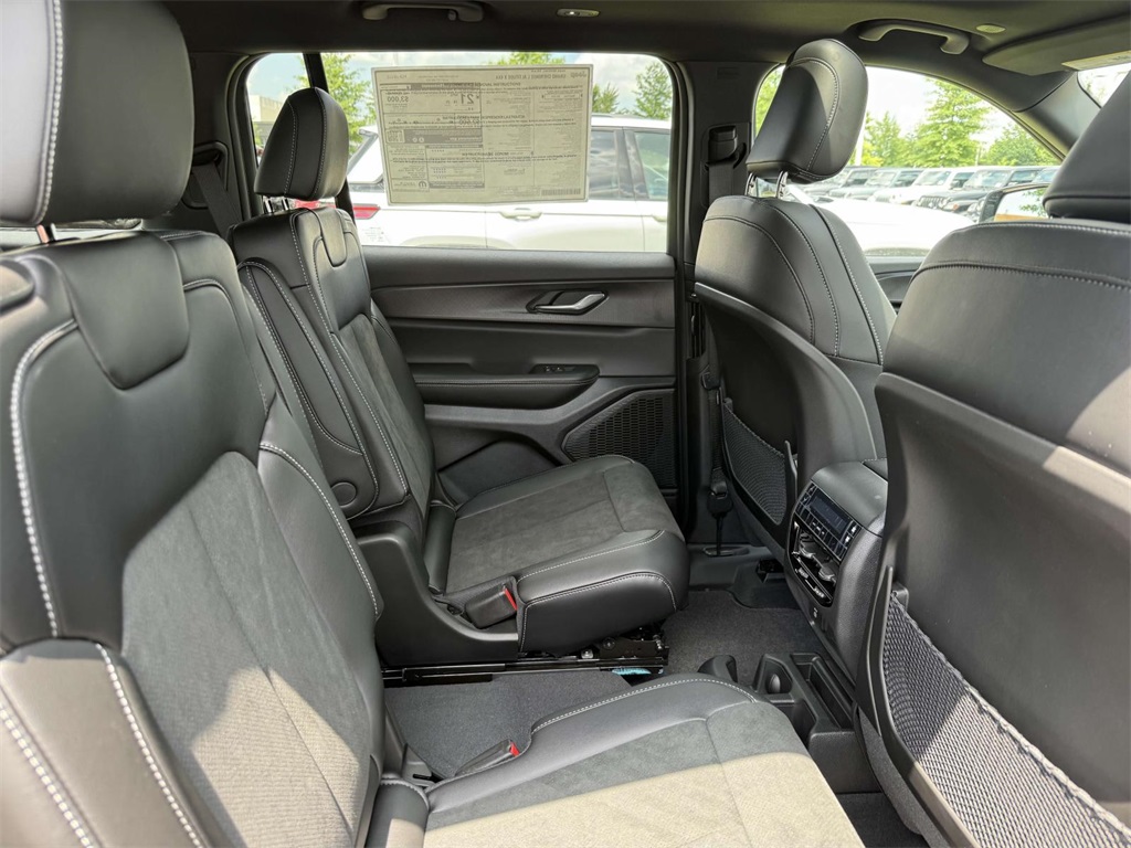 2025 Jeep Grand Cherokee Altitude X photo 16