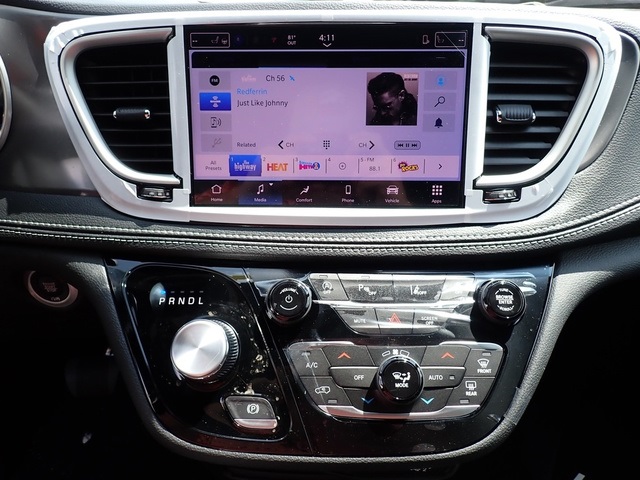 2025 Chrysler Pacifica photo 19