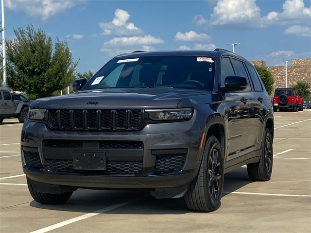 2024 Jeep Grand Cherokee Altitude photo 3