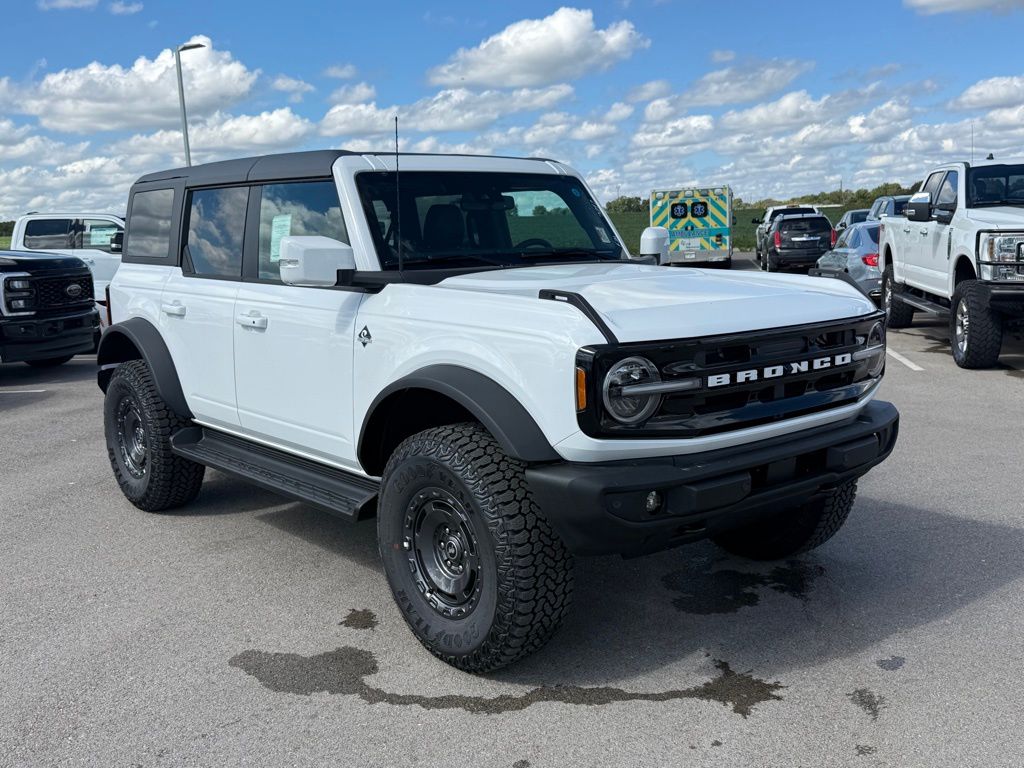 2025 Ford Bronco Outer Banks photo 2