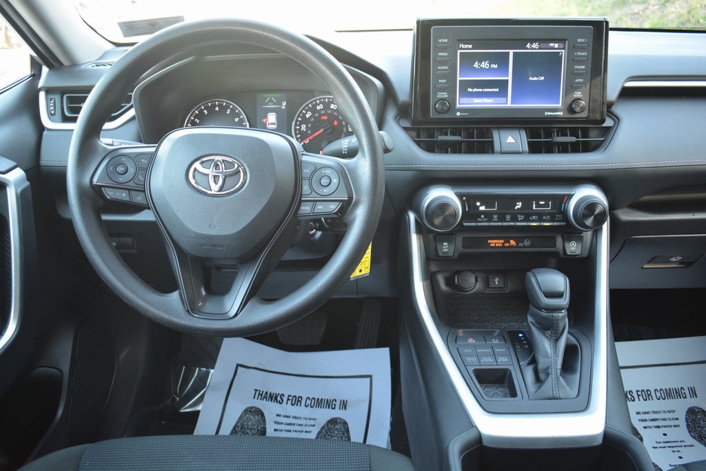 2022 Toyota RAV4 LE photo 3