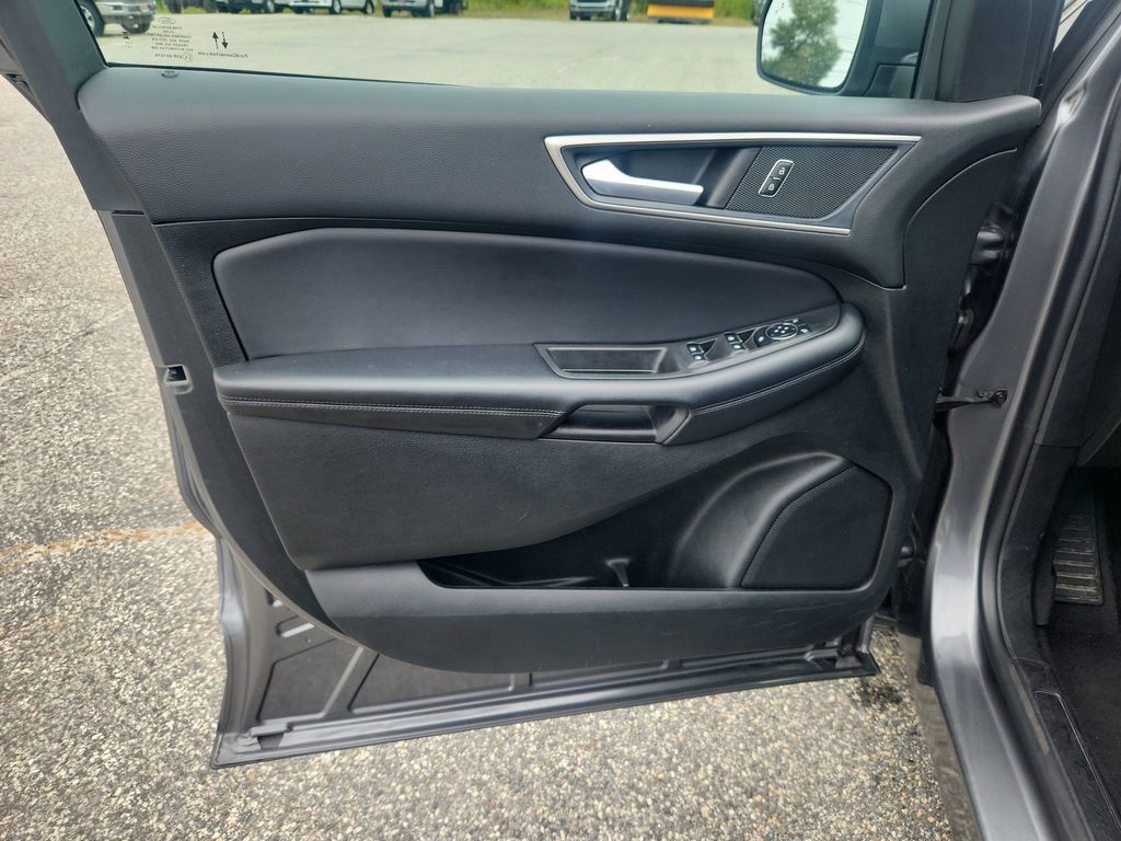 2023 Ford Edge SEL photo 11