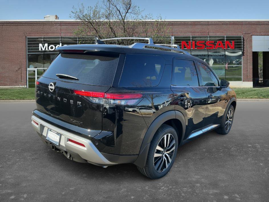 2025 Nissan Pathfinder Platinum photo 3