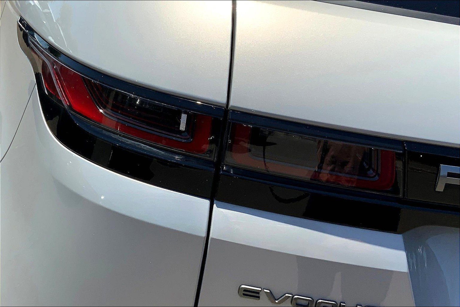 2023 Land Rover Range Rover Evoque R-Dynamic SE photo 27