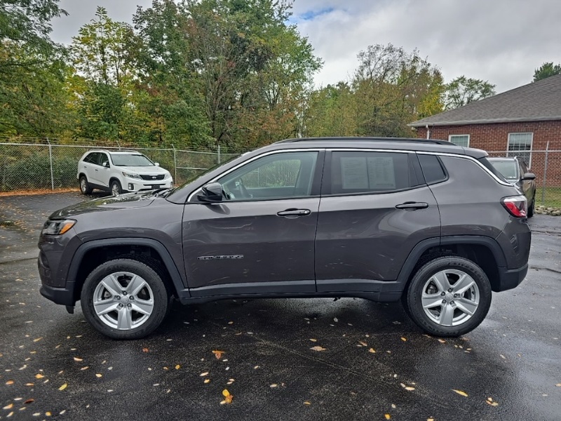 2022 Jeep Compass Latitude photo 2