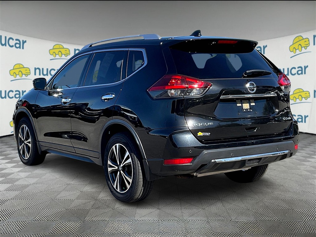 2019 Nissan Rogue SV photo 4