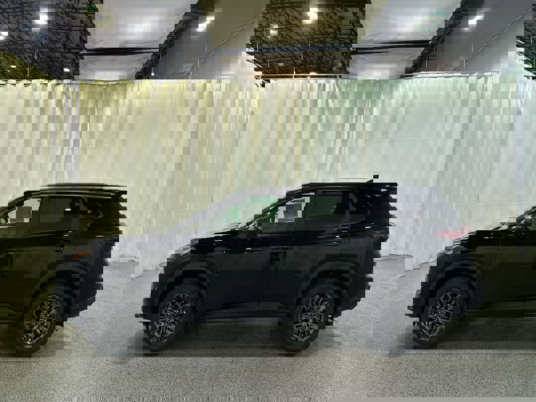 2026 Nissan Rogue S photo 4