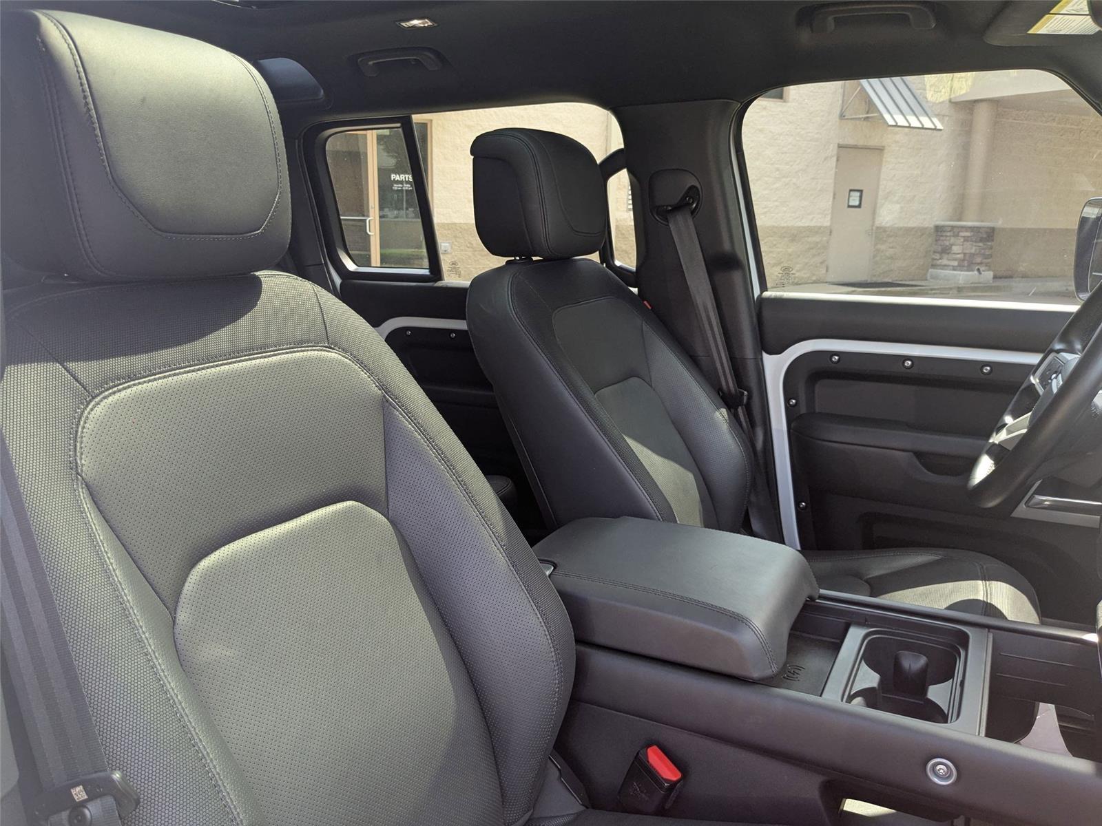 2024 Land Rover Defender X-Dynamic SE photo 27
