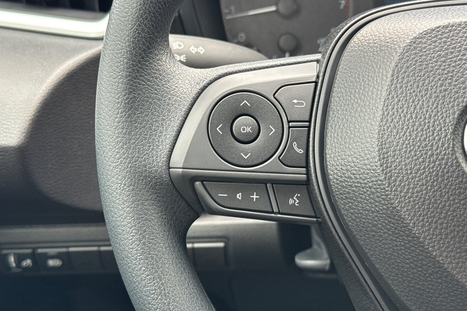 2025 Toyota Corolla LE photo 24