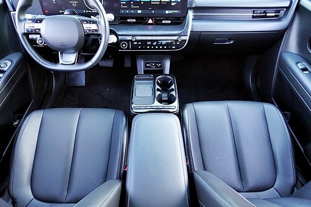 Used 2025 Black Hyundai SEL image 21