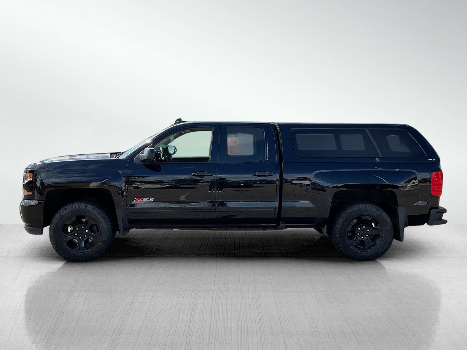 Used 2018 Chevrolet Silverado 1500 LT with VIN 2GCVKREC0J1111032 for sale in Brainerd, Minnesota
