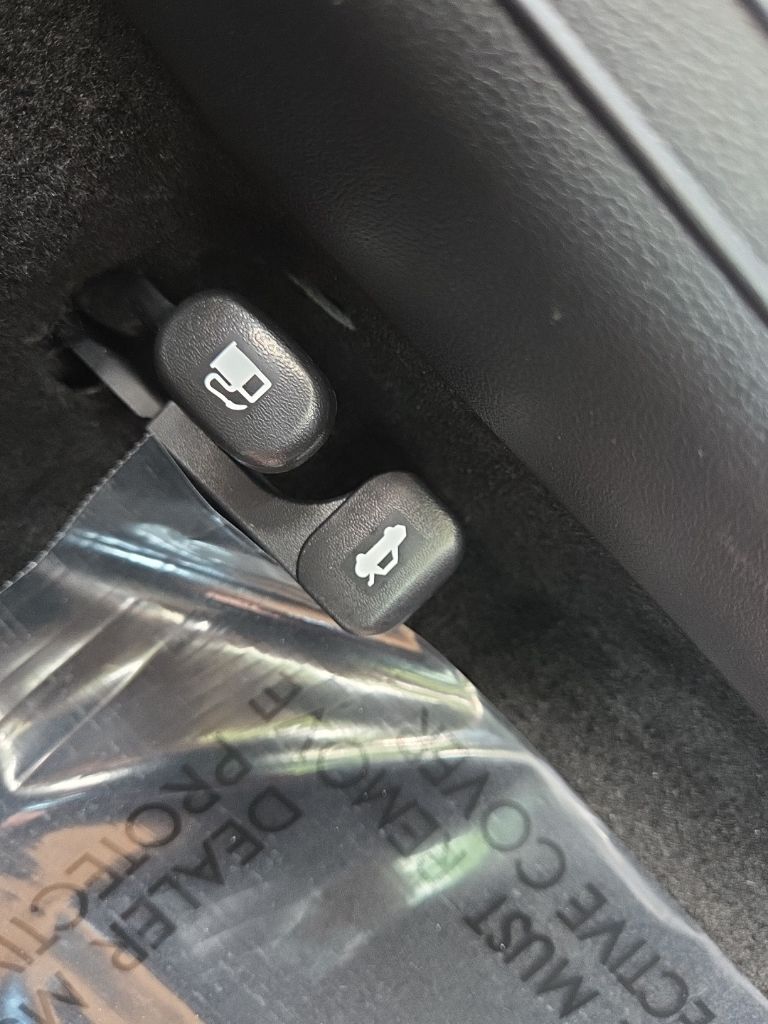 2024 Hyundai Elantra SEL Convenience photo 18