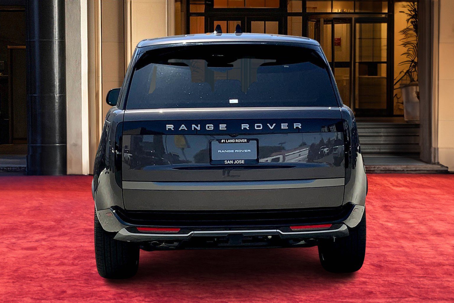 2025 Land Rover Range Rover SE photo 4