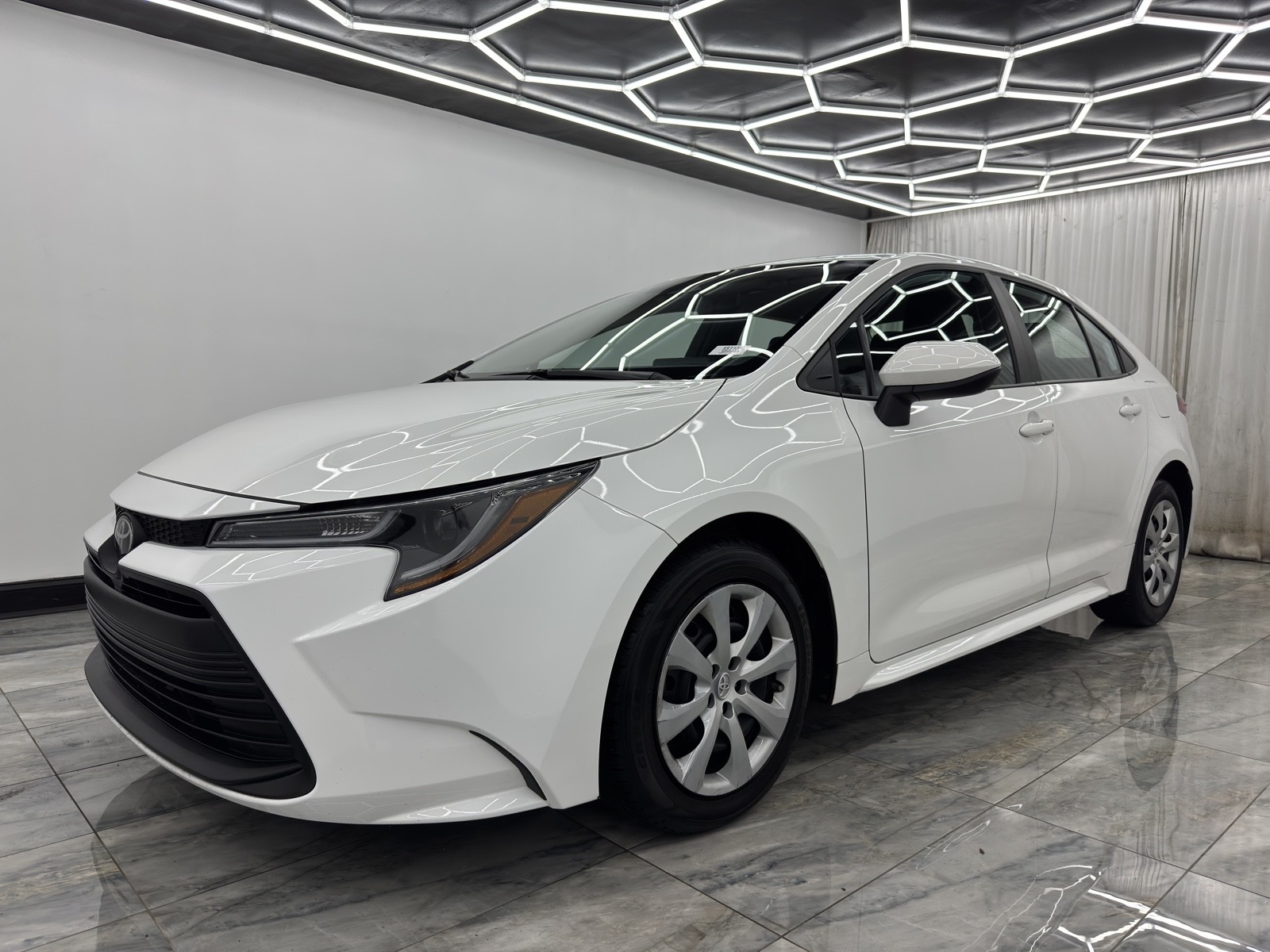 2023 Toyota Corolla LE photo 3