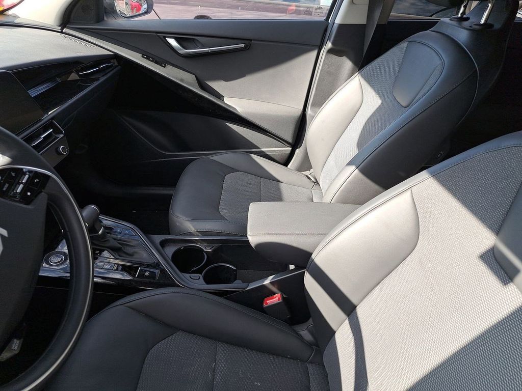 2024 Kia Niro EX photo 7