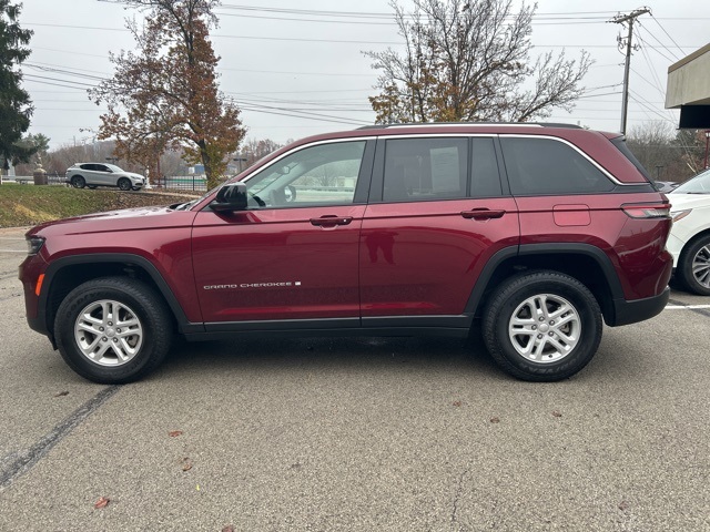 2023 Jeep Grand Cherokee Laredo photo 2