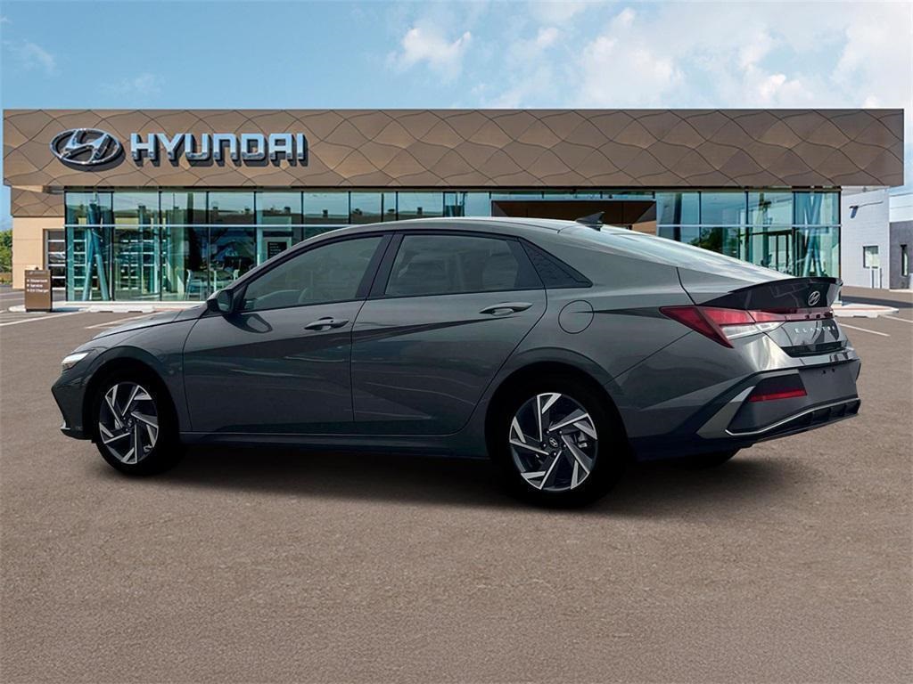 2025 Hyundai Elantra SEL Sport photo 3