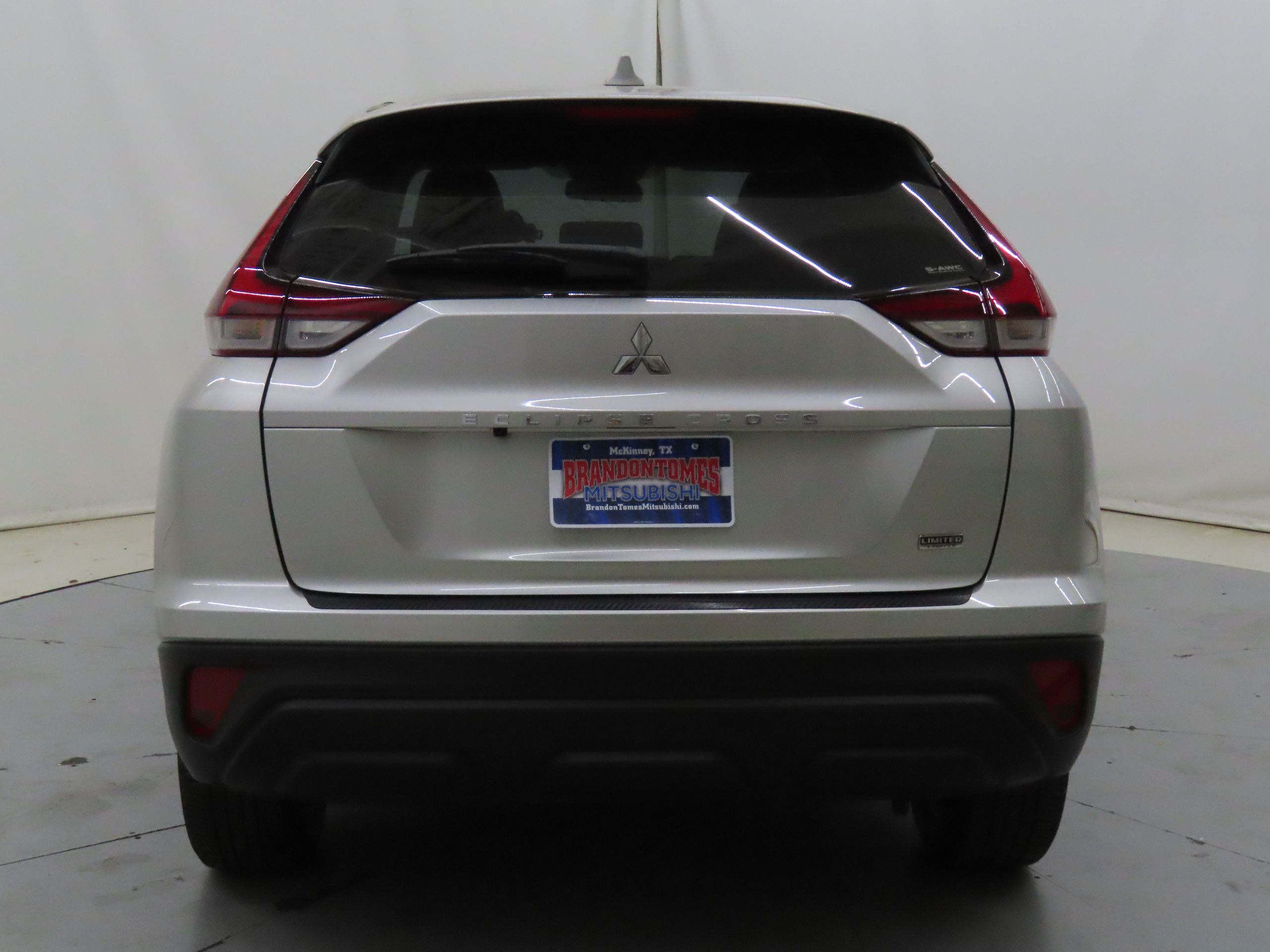 2025 Mitsubishi Eclipse Cross LE photo 3