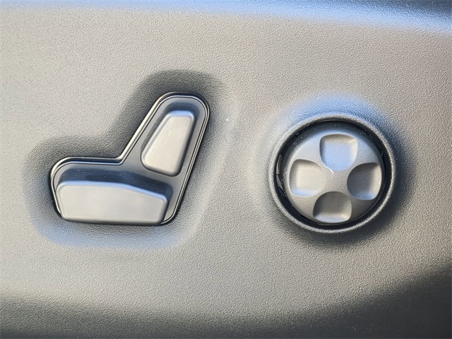 2026 Chrysler Pacifica Limited photo 18