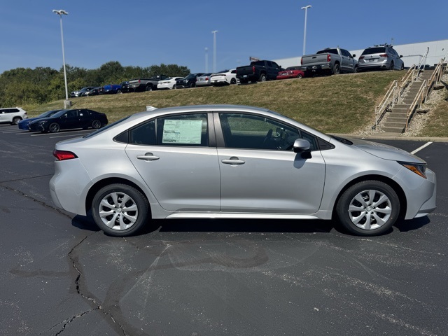 2026 Toyota Corolla LE photo 2