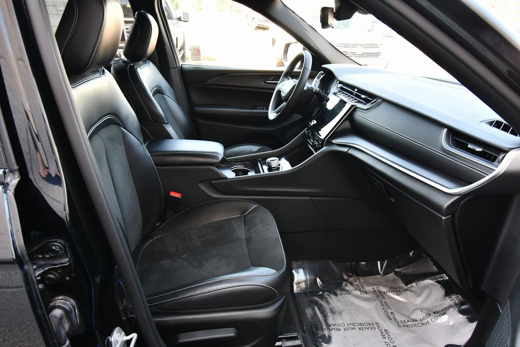 2024 Jeep Grand Cherokee Altitude photo 16