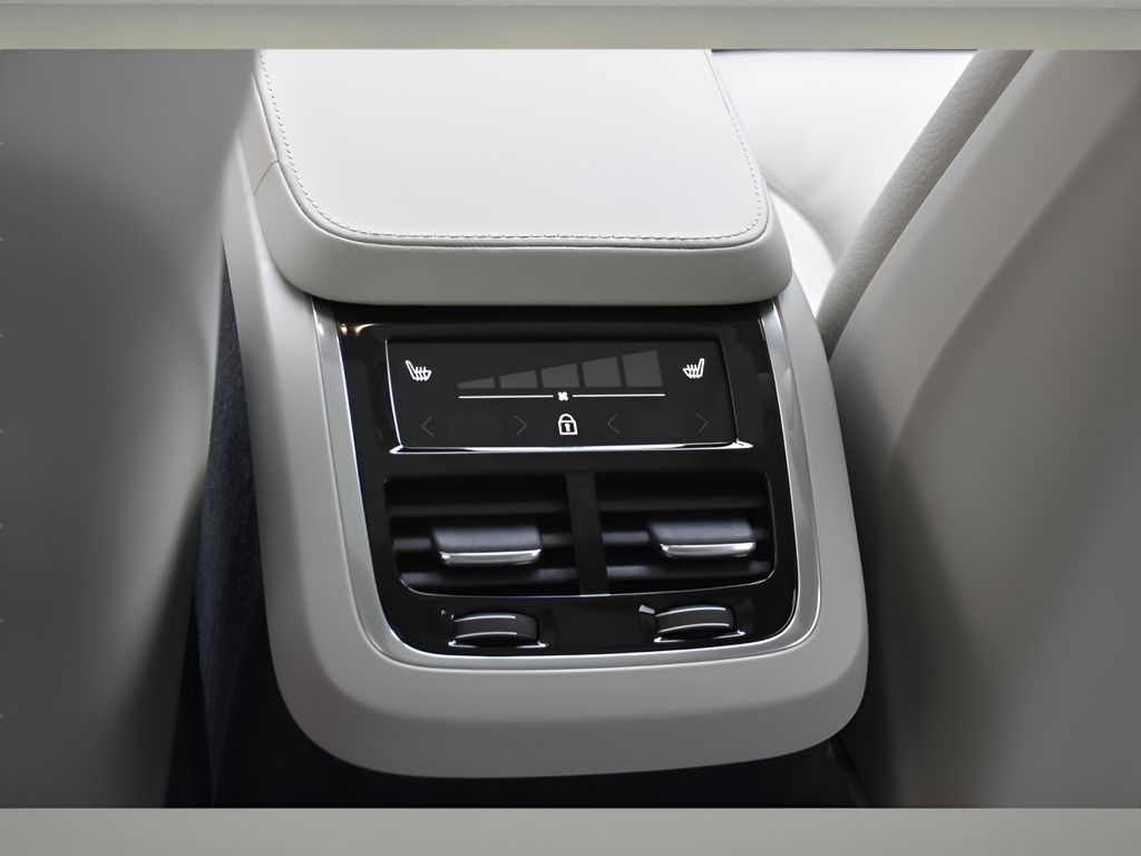 2024 Volvo XC90 Plus photo 9