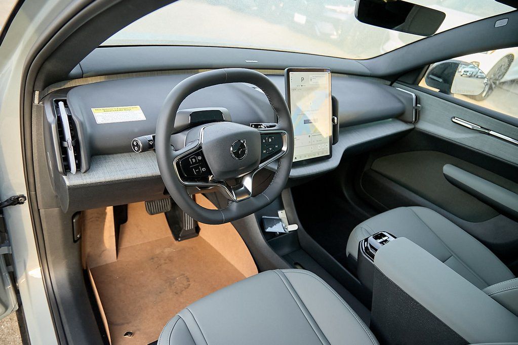 2026 VOLVO EX30 CC - Image 11