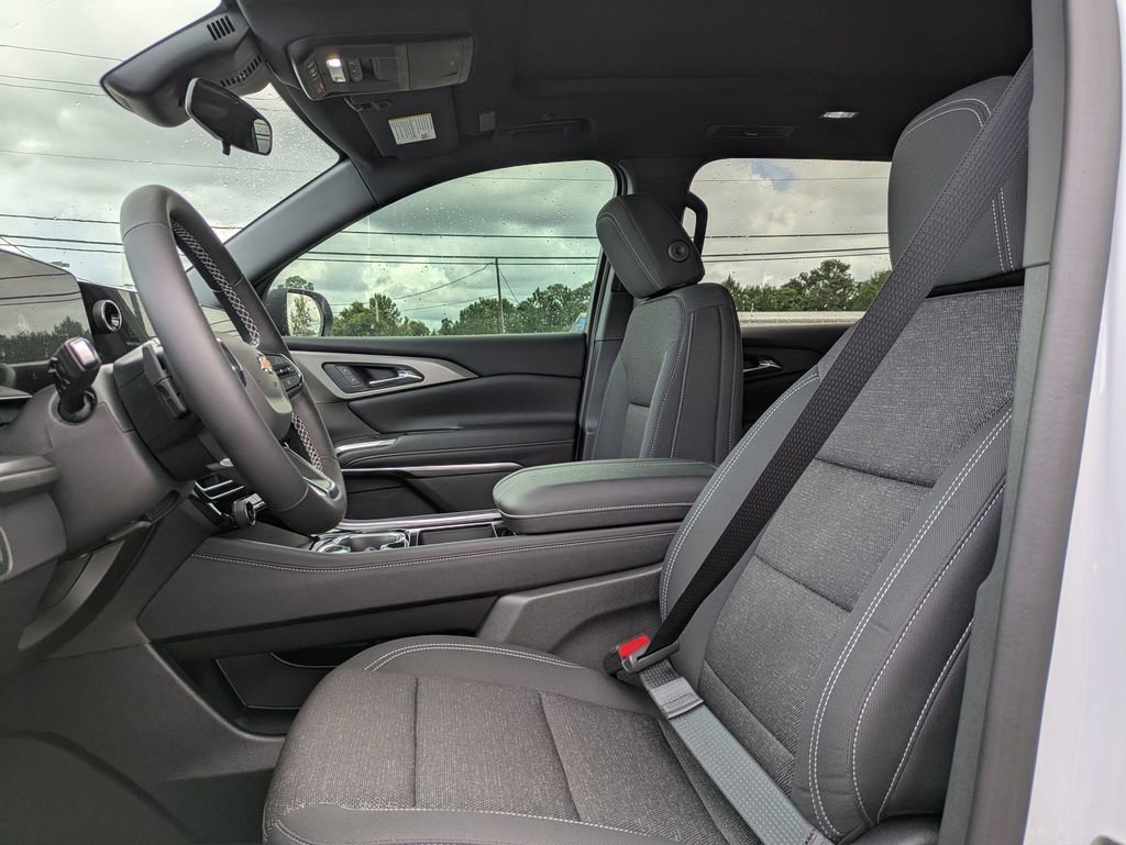 2025 Chevrolet Traverse photo 11