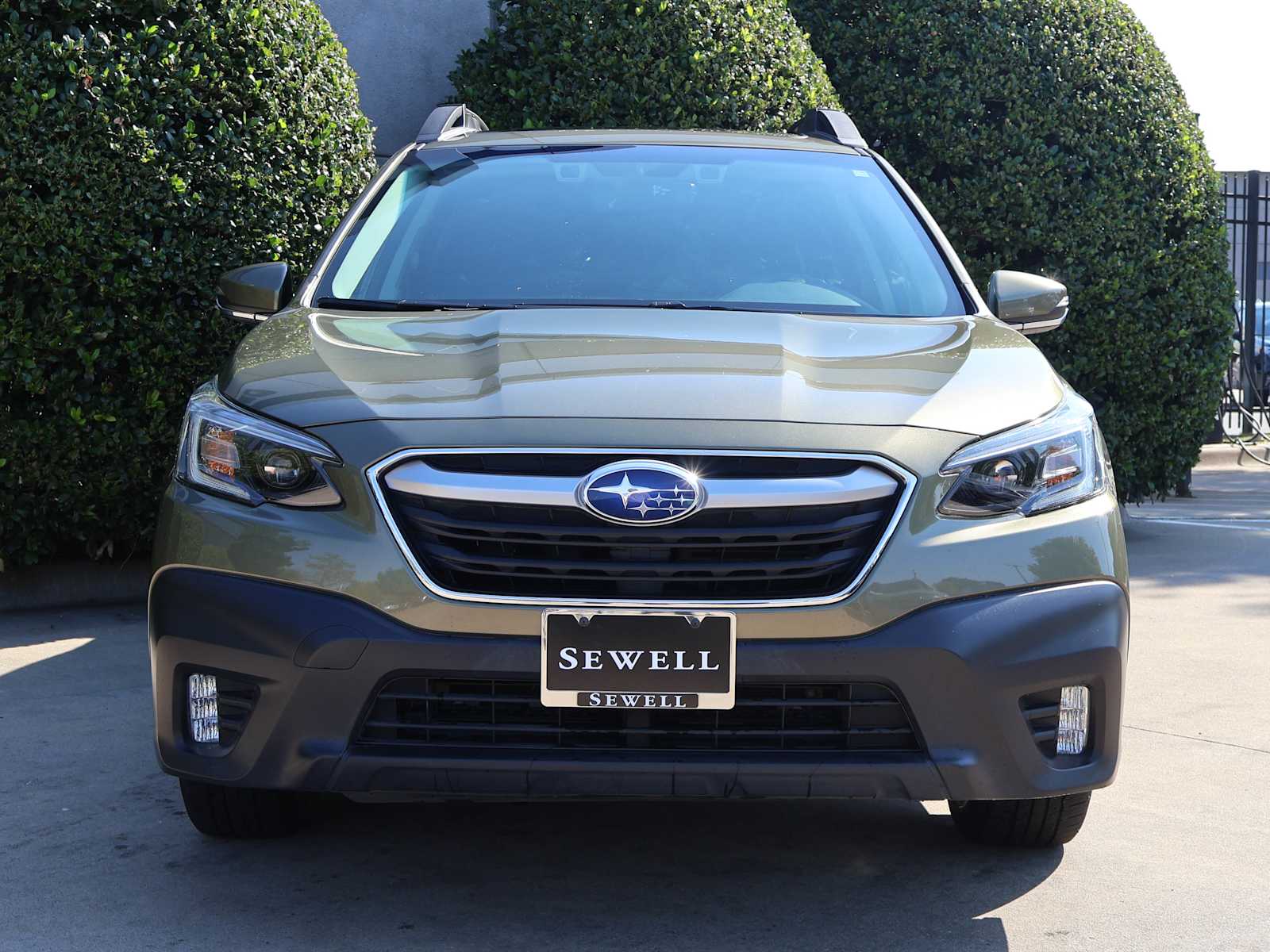 2020 Subaru Outback Premium photo 2