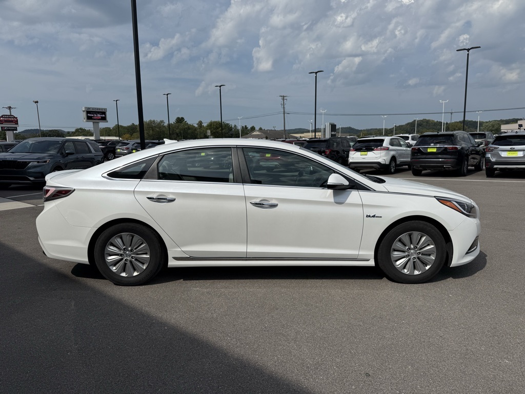 2016 Hyundai Sonata SE Hybrid photo 2