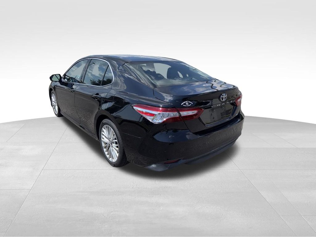 2018 Toyota Camry XLE photo 6