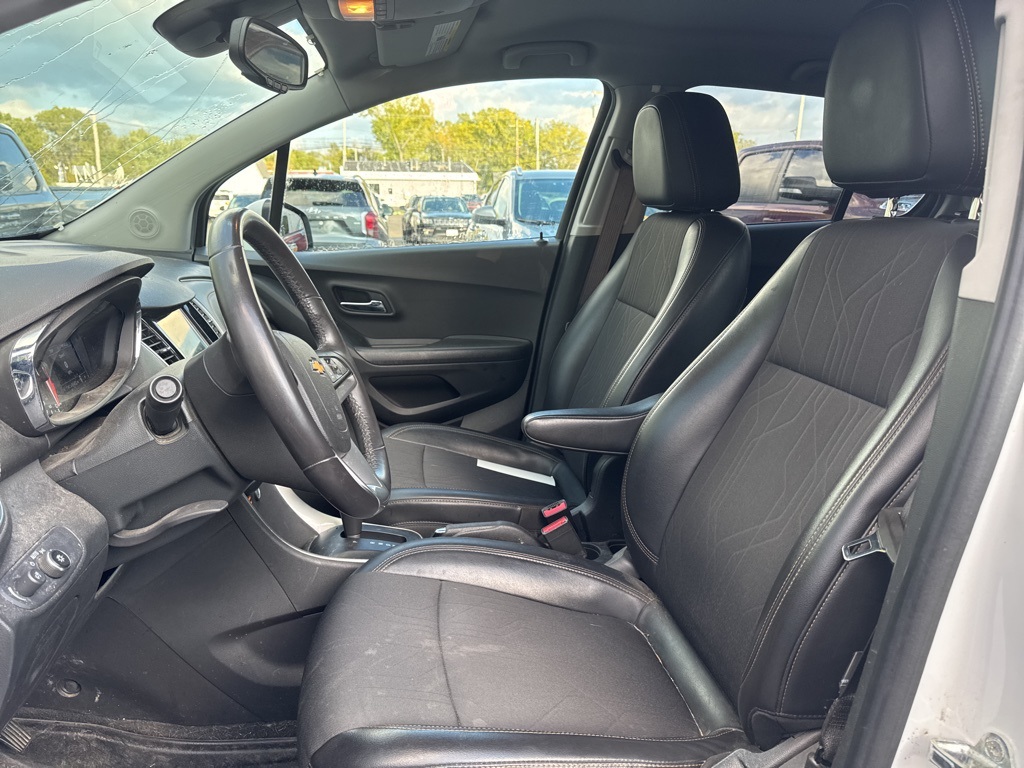 2019 Chevrolet Trax LT photo 2